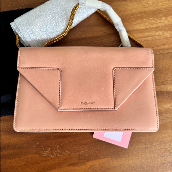 Saint Laurent Betty bag in Blush - Picture 7 of 13